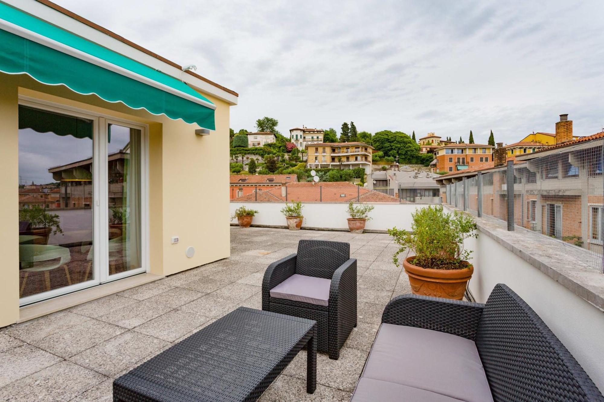 维罗纳Amazing Flat With Big Terrace And Private Car Park公寓 外观 照片